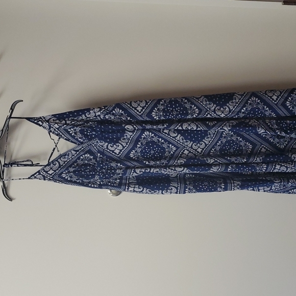 SHEIN Dresses & Skirts - NWOT Shein Blue/white handkerchief dress with halter tie and slit 4X‎